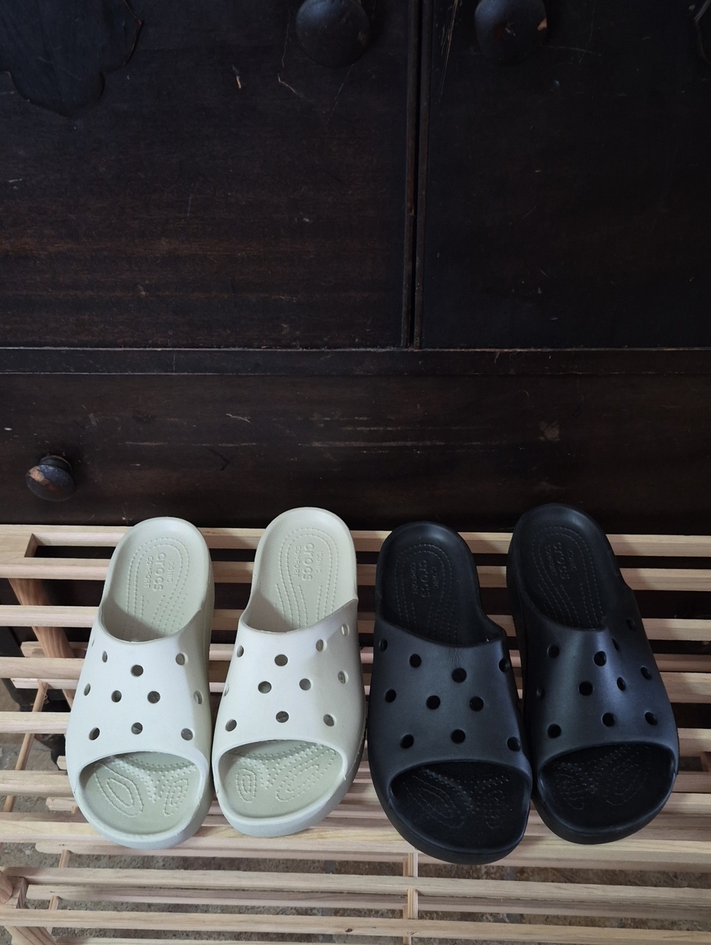 CROCS Womems Slide Sandals in White and Black